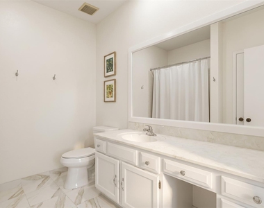 384 Wilcrest Drive - Photo Thumbnail 8