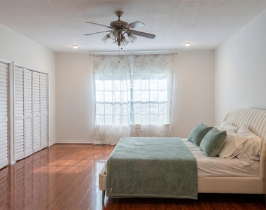 384 Wilcrest Drive - Photo Thumbnail 1