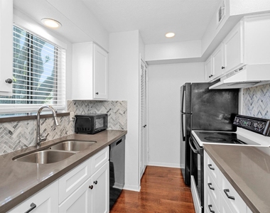 12100 Melville Drive - Photo Thumbnail 3