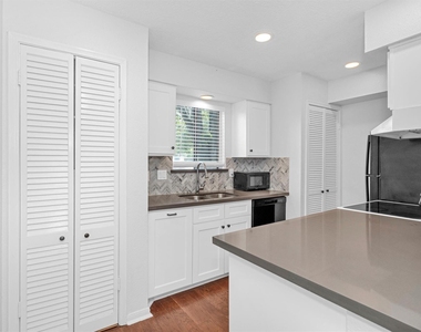 12100 Melville Drive - Photo Thumbnail 5