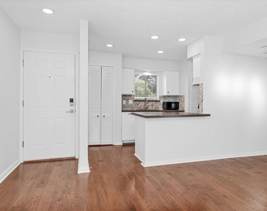 12100 Melville Drive - Photo Thumbnail 6
