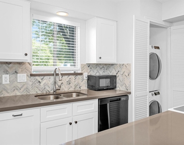 12100 Melville Drive - Photo Thumbnail 4