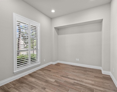 28348 Sterling Oak Drive - Photo Thumbnail 15