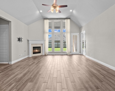 28348 Sterling Oak Drive - Photo Thumbnail 7