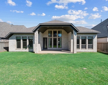 28348 Sterling Oak Drive - Photo Thumbnail 9