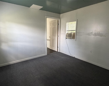 1028 Dr Martin Luther King Drive - Photo Thumbnail 7