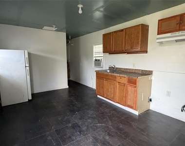1028 Dr Martin Luther King Drive - Photo Thumbnail 2