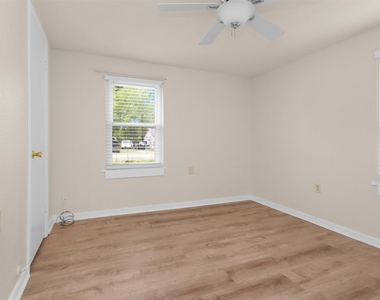 6002 Shelburne Street - Photo Thumbnail 12