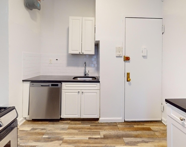 324 East 91st Street - Photo Thumbnail 2