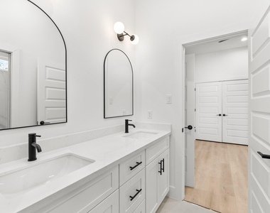 5903 Doolittle Boulevard - Photo Thumbnail 8