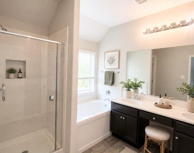 3543 Sunlight Springs Street - Photo Thumbnail 9