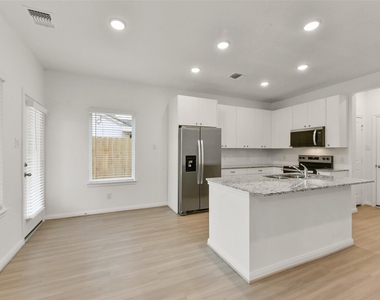 11938 Lakewood West Drive - Photo Thumbnail 10