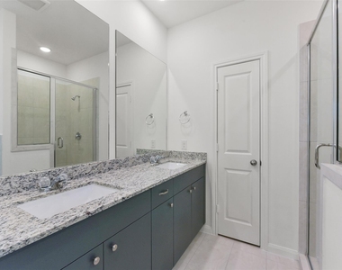 11938 Lakewood West Drive - Photo Thumbnail 16