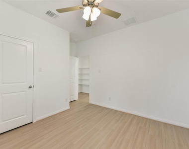 11938 Lakewood West Drive - Photo Thumbnail 21