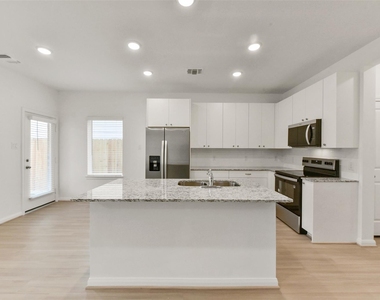 11938 Lakewood West Drive - Photo Thumbnail 5