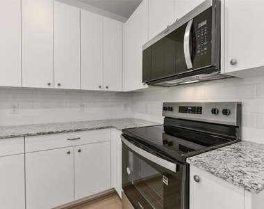 11938 Lakewood West Drive - Photo Thumbnail 8