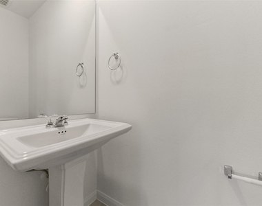 11938 Lakewood West Drive - Photo Thumbnail 12