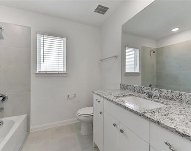 11938 Lakewood West Drive - Photo Thumbnail 24