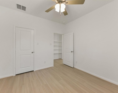11938 Lakewood West Drive - Photo Thumbnail 23