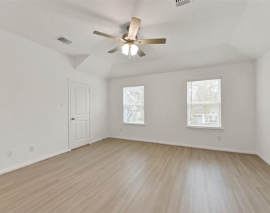 11938 Lakewood West Drive - Photo Thumbnail 13