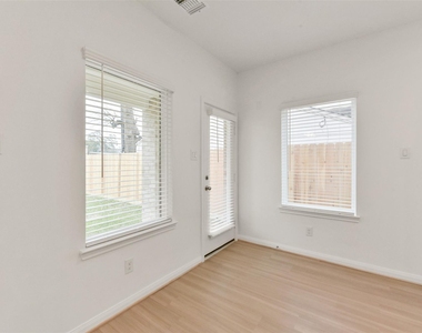 11938 Lakewood West Drive - Photo Thumbnail 11