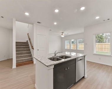 11938 Lakewood West Drive - Photo Thumbnail 9