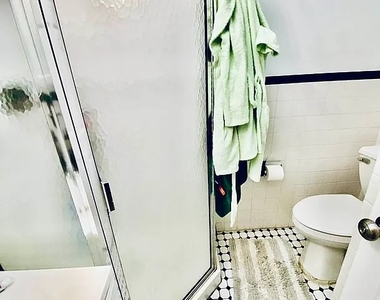 309 East 69th Street - Photo Thumbnail 2