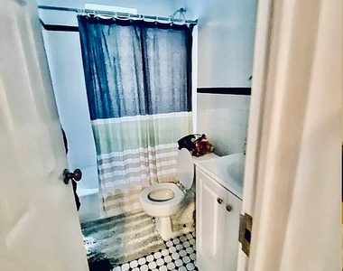 309 East 69th Street - Photo Thumbnail 4