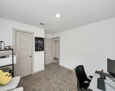 7706 Caspian Ranch Drive - Photo Thumbnail 10