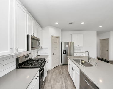 7706 Caspian Ranch Drive - Photo Thumbnail 15