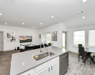 7706 Caspian Ranch Drive - Photo Thumbnail 14