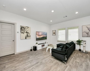 7706 Caspian Ranch Drive - Photo Thumbnail 13