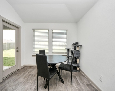 7706 Caspian Ranch Drive - Photo Thumbnail 8