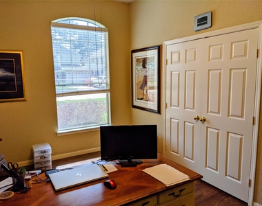 10114 Crescent Bluff Lane - Photo Thumbnail 23