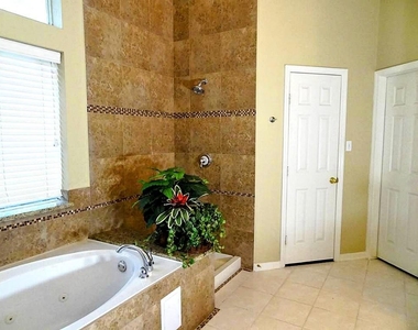 10114 Crescent Bluff Lane - Photo Thumbnail 27