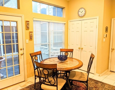 10114 Crescent Bluff Lane - Photo Thumbnail 12