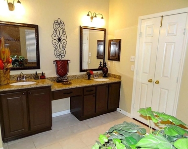 10114 Crescent Bluff Lane - Photo Thumbnail 26