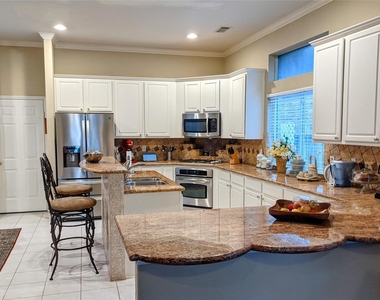 10114 Crescent Bluff Lane - Photo Thumbnail 2