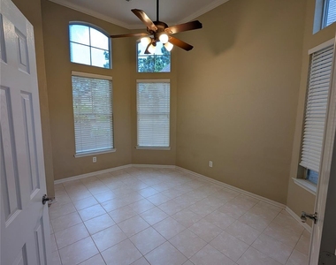 10114 Crescent Bluff Lane - Photo Thumbnail 17