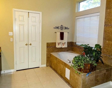 10114 Crescent Bluff Lane - Photo Thumbnail 25
