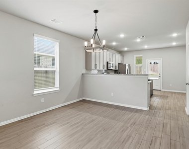 8415 Balding Drive - Photo Thumbnail 14