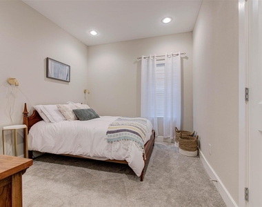 6009 Gardendale Drive - Photo Thumbnail 5