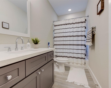 6009 Gardendale Drive - Photo Thumbnail 7