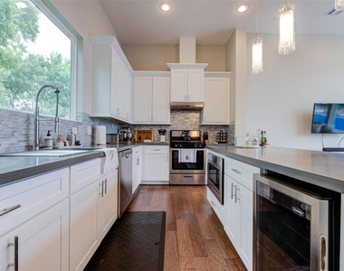 6009 Gardendale Drive - Photo Thumbnail 4