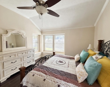 18015 Oak Cottage Court - Photo Thumbnail 19