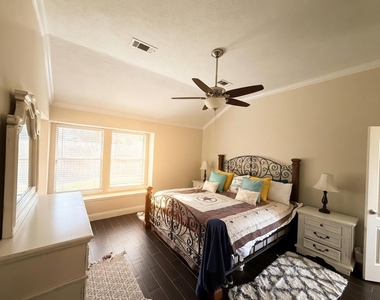 18015 Oak Cottage Court - Photo Thumbnail 16