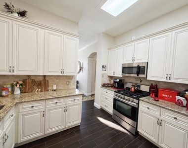 18015 Oak Cottage Court - Photo Thumbnail 13