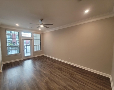2111 Austin Street - Photo Thumbnail 3