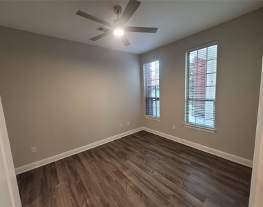 2111 Austin Street - Photo Thumbnail 9