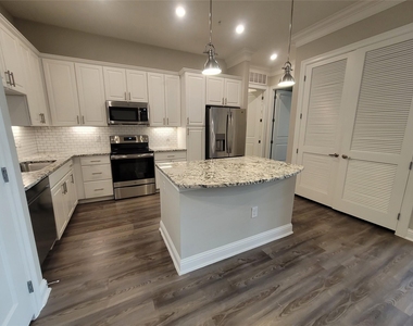 2111 Austin Street - Photo Thumbnail 5